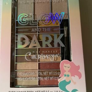 Max Makeup Cherimoya The Mermaid Palette Glow And The Dark - NEW
